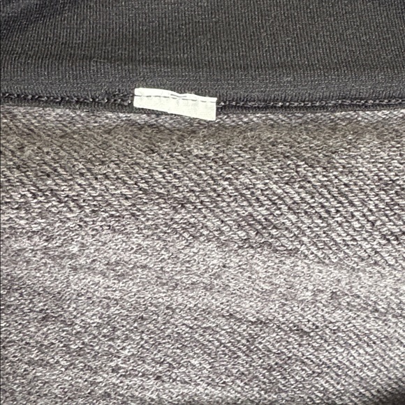 Lululemon charcoal gray zip-up size 8/10? - Picture 5 of 5